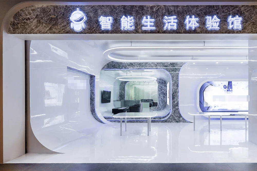 老板自信道,"在体验间,你能直观感受到什么是智能家居,你想要什么功能