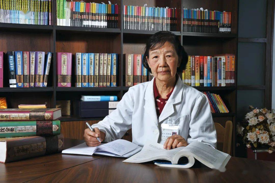 李丽芸:百姓心中的"送子观音",引领广东妇科发展