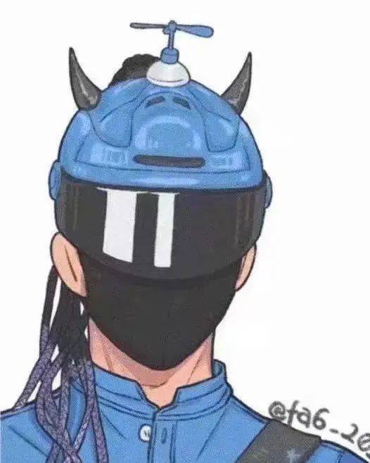 点开一看才知道 原来是外卖小哥的头盔火了 作为外卖届的两巨头  美团