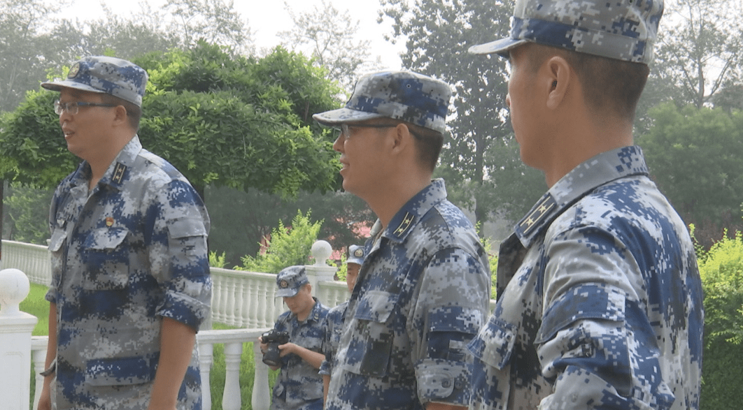 常务副区长封立新一行先后到陆军步兵学院石家庄校区,66172部队走访