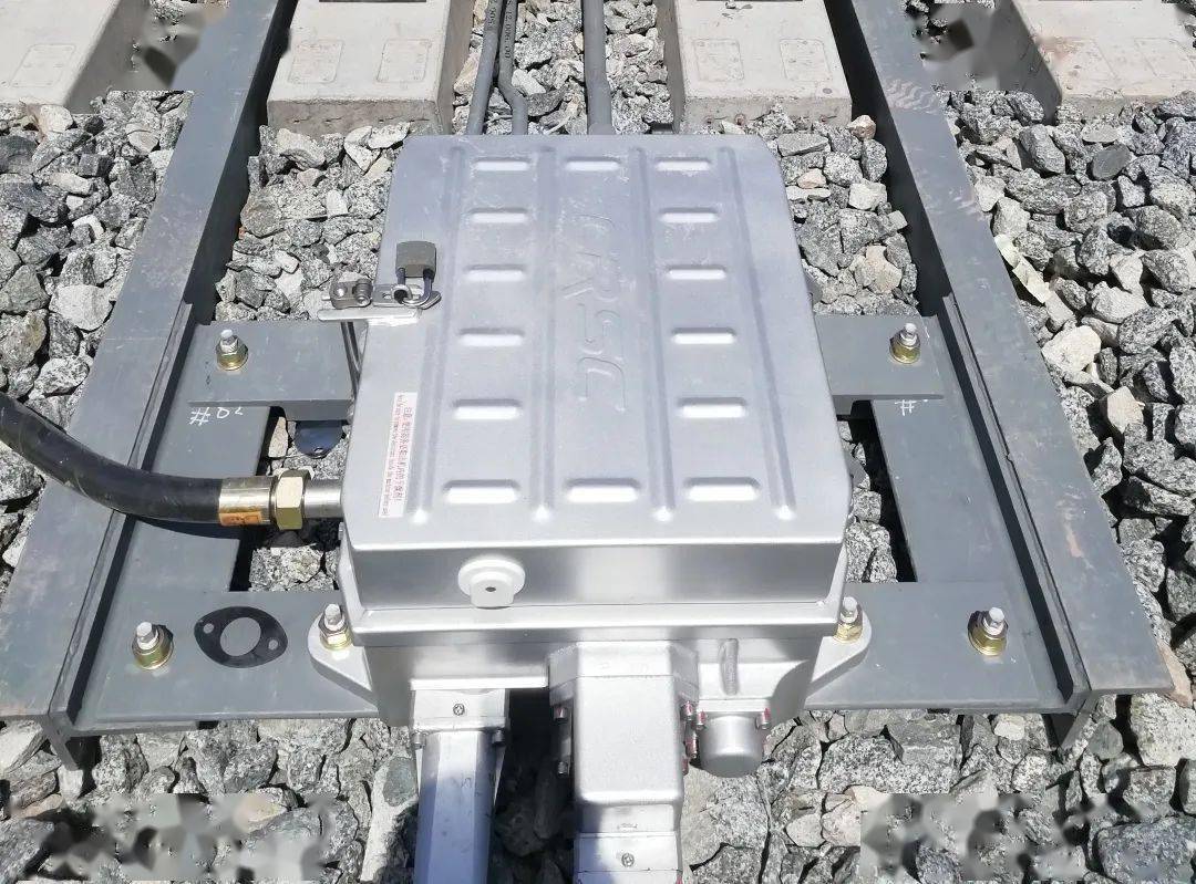 7月12日,经过测量,钢轨打眼,安装角钢装置,转辙机,动作杆,表示杆,调试