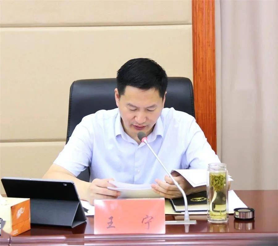 发展计划与财政预算执行情况的报告和县审计局局长戴明乾所作关于2019