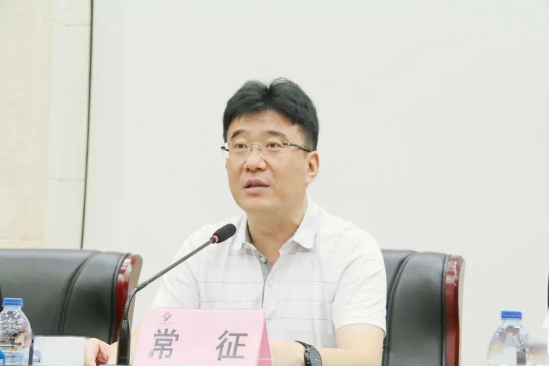 其他领导班子成员要充分发扬冶金园(锦丰镇)干部队伍的优良传统,始终
