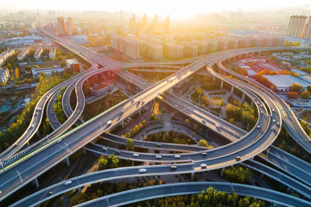 济南的这些立交桥灯亮起的时候比许幻山的烟花美100倍