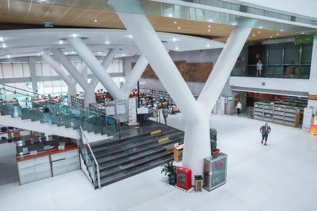 高温40也要排队重庆图书馆你火了