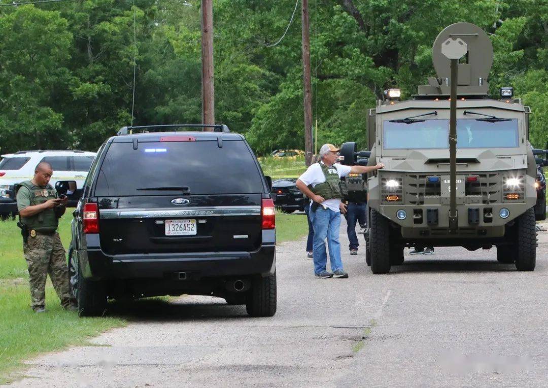 现场联邦调查局特警fbiswat击毙谋杀案嫌犯