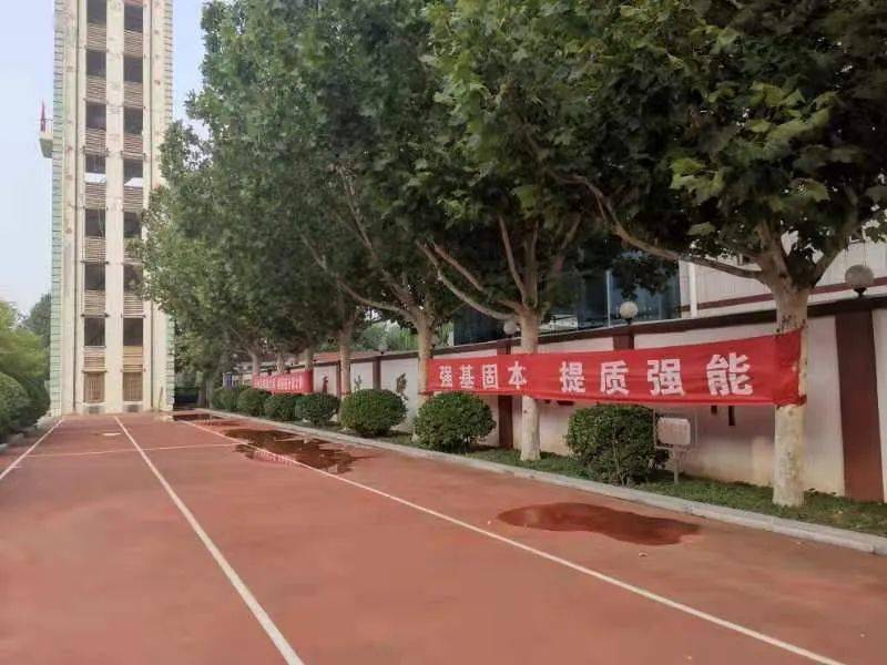 思想实际,适时提出训练口号,并利用标语,横幅等形式将训练口号张贴