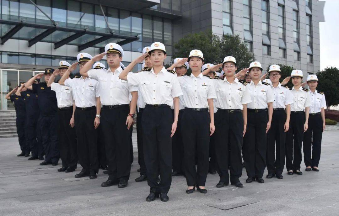 渝州海关爱军学军与你同行