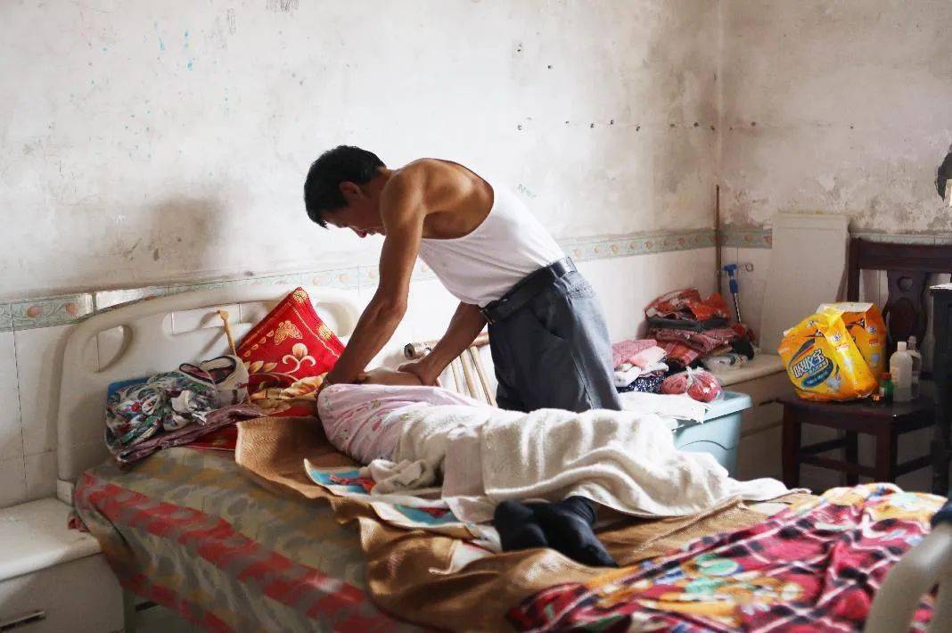 父亲 钟建昌:我尊重丽妮的意愿,我的女儿能有为社会做贡献的想法,我为