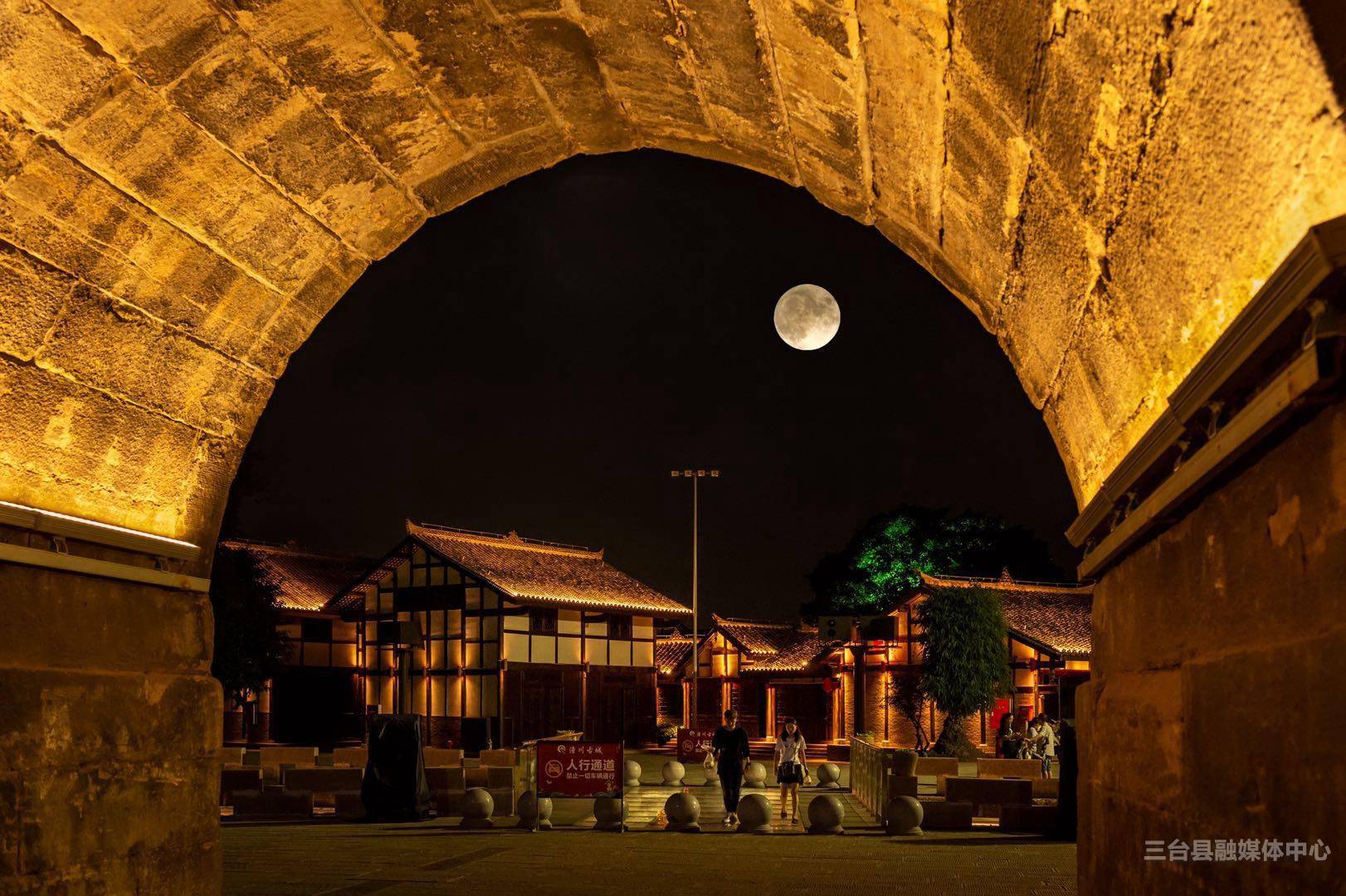 图说梓州四川三台古城月光