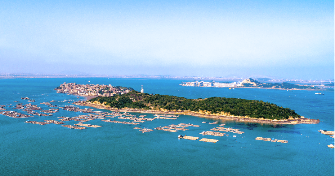 惠屿梳妆夏天越走越强健青春的魅力在眼前摇晃一道青虹,卧在水中央岛