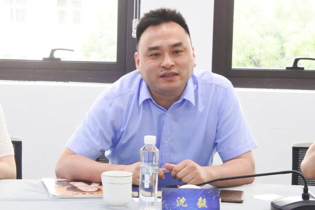 金山区张堰镇副镇长 沈毅沈毅介绍了金山区张堰镇的基本情况,人文特色