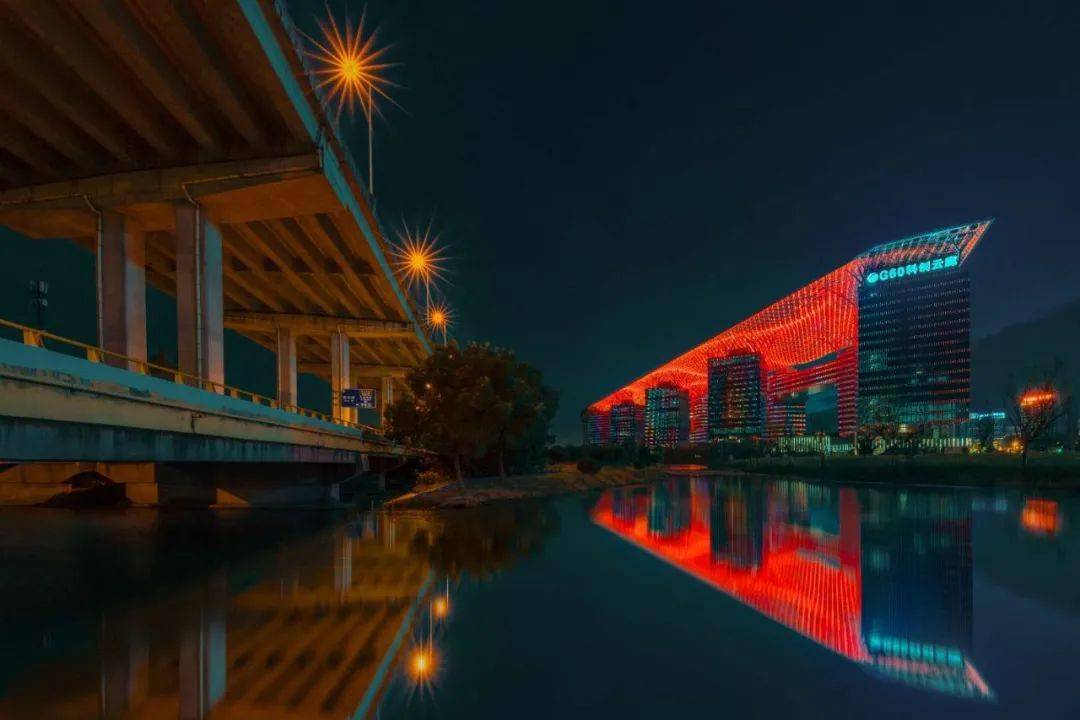 霓虹点亮松江这个地标夜景美得不像话