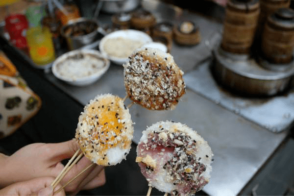 "镜糕"是另一种陕西特色传统小吃.