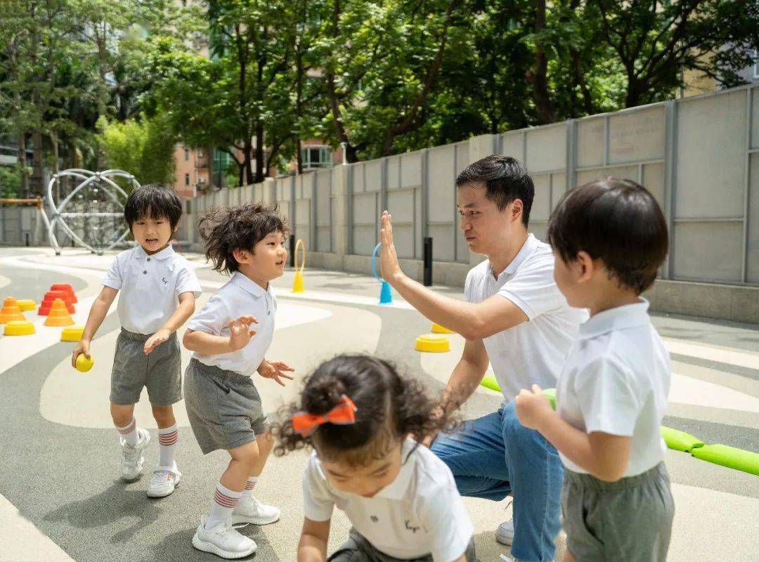 金生幼兒園還 留出了廣闊的戶外空間,滿足不同年齡段孩子每天不少於2