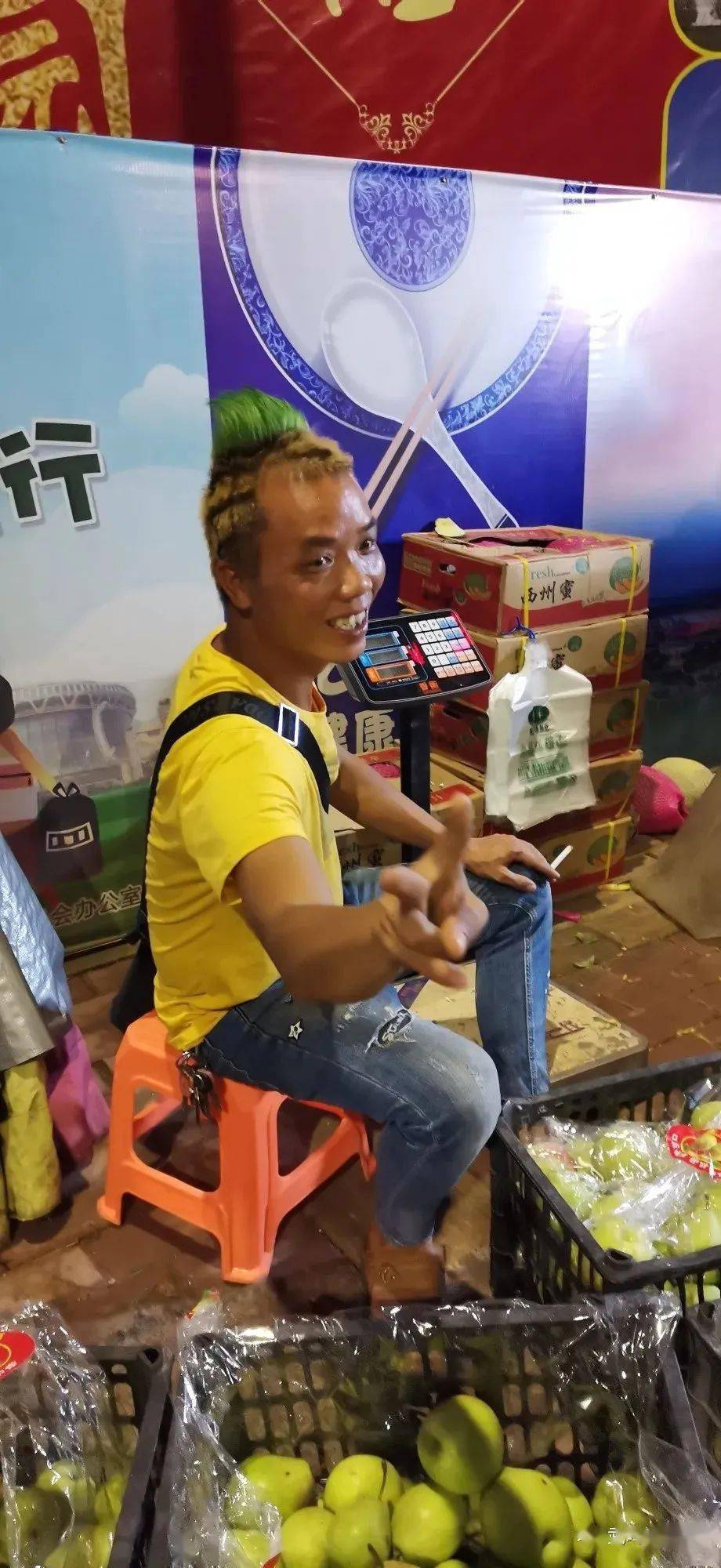 武鸣菠萝哥卖起了梨