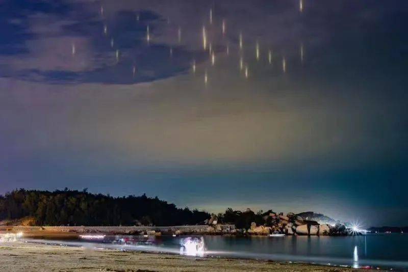超震撼平潭昨夜惊现罕见天象暖夜灯柱宛若星际大片