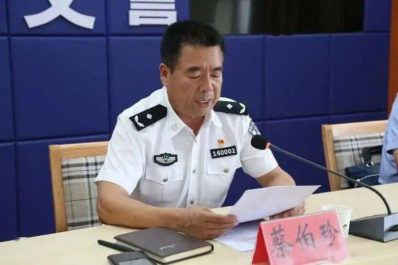 庆阳市公安局道路交通事故预防"减量控大"新闻通气会在庆阳市公安大厦