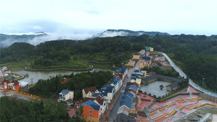 决战脱贫 | 平昌大石村:从"石头村"到"童话村"