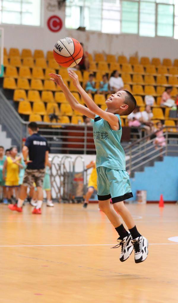 河北唐山:小球员暑期训练忙