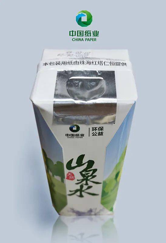 国产纸瓶装矿泉水来了本色液体包装纸里装着泉水叮咚