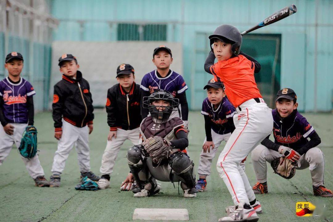 青龙帮帮主长成棒少年这里社会太大他们都不同意我当老大