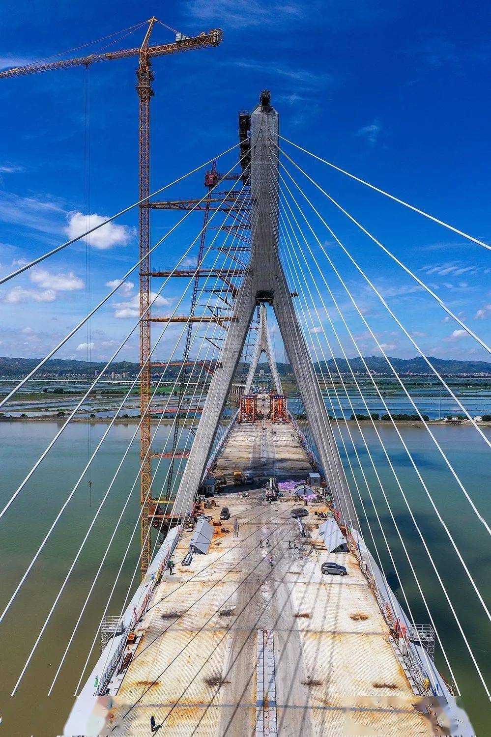 潮汕环线榕江特大桥主桥合龙跟随记者航拍镜头回顾40个月建设历程