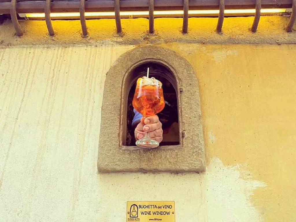 意大利复用17 世纪「送酒窗」