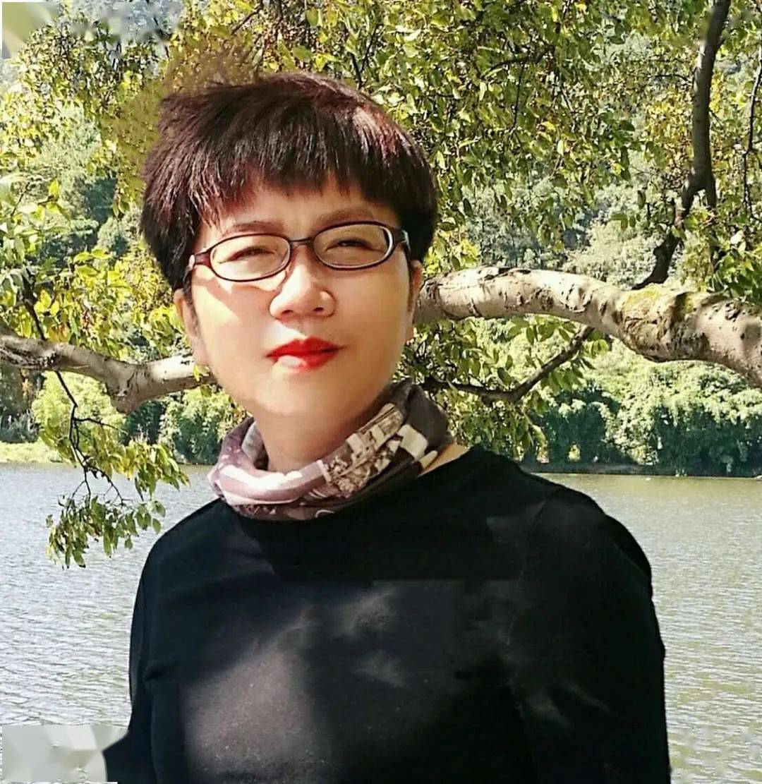 夏咏梅,北大毕业,海之源心理辅导学校专家咨询师;国家二级心理咨询师