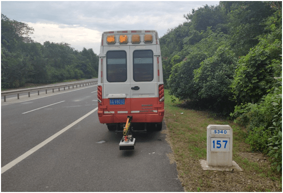 我市首次使用高频率探地雷达对路面进行"体检"