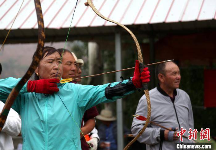 中国五彩神箭之乡青海尖扎:780名草根射手拼射艺