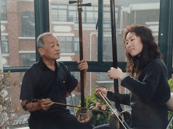 津彩非遗与城市共生共情雷琴拉戏