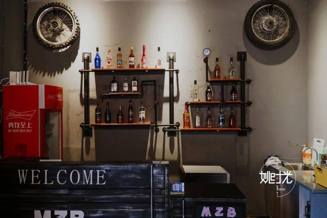 这家藏在余姚闹市区的酒吧看店名就知道有问题