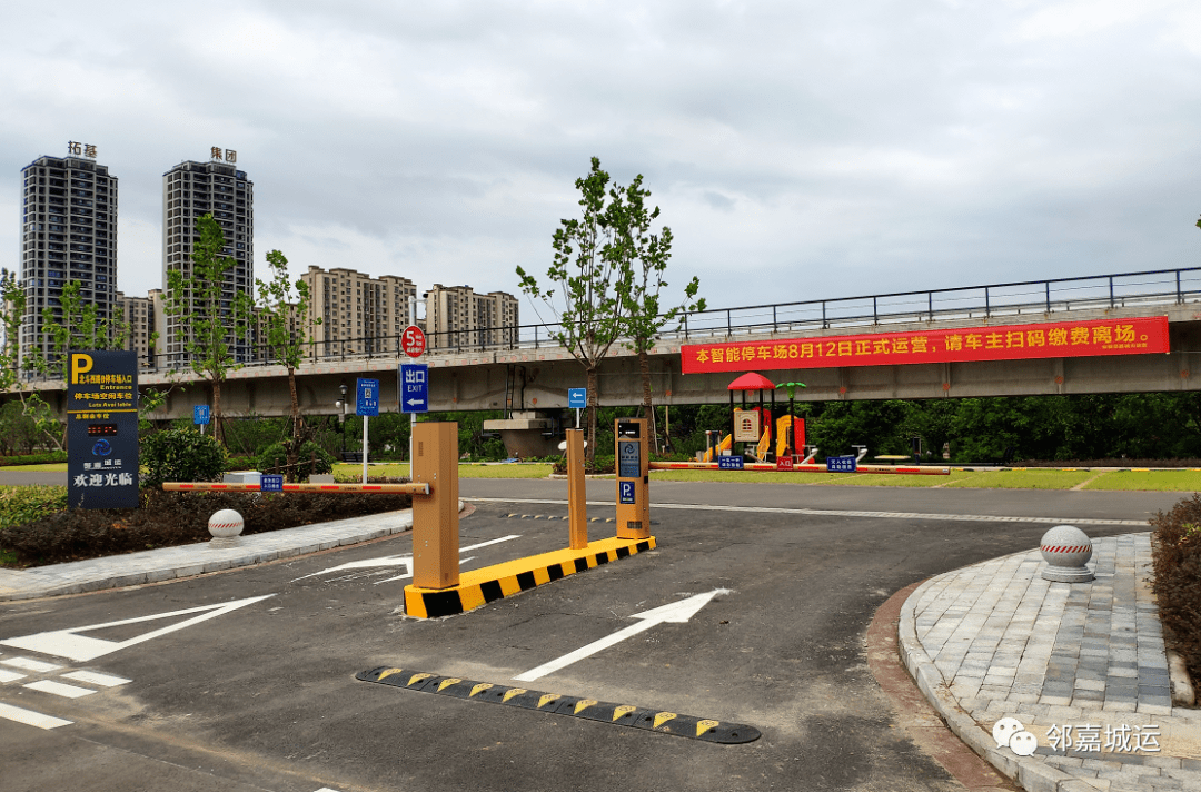 停车场出入口处△停车场入口处△收费标准△停车场近景△停车场近景
