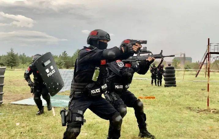 全警实战大练兵荷枪实弹大练兵真飒