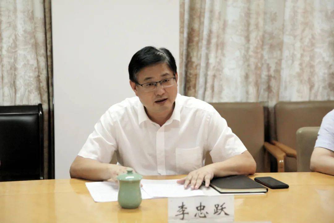 交通运输部职业资格中心陈孝平副主任一行来院调研指导