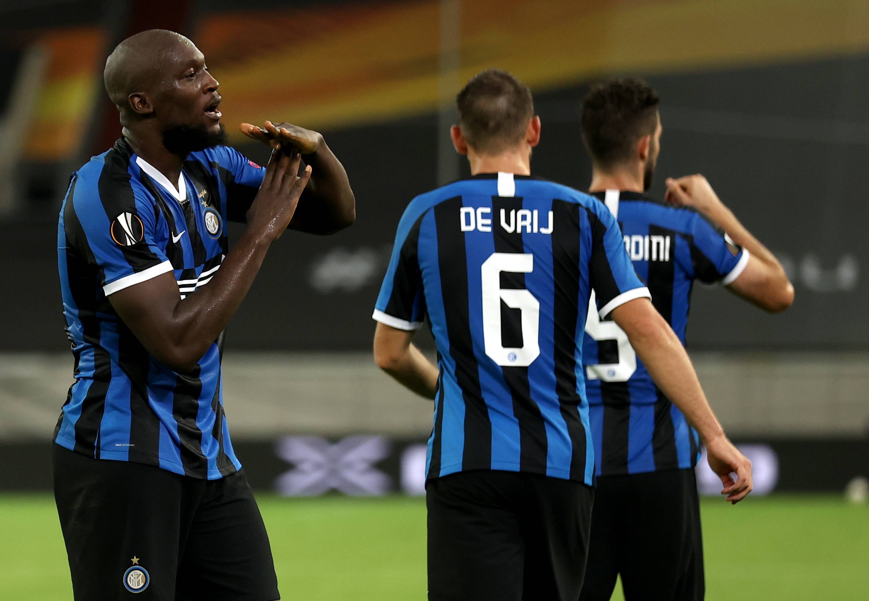 足球赌注软件：足球——欧联杯:国际米兰晋级决赛(图13)