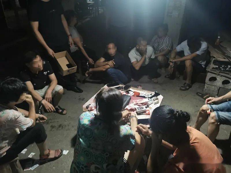 有男有女彻夜通宵赌博北海这条村赌摊被端了