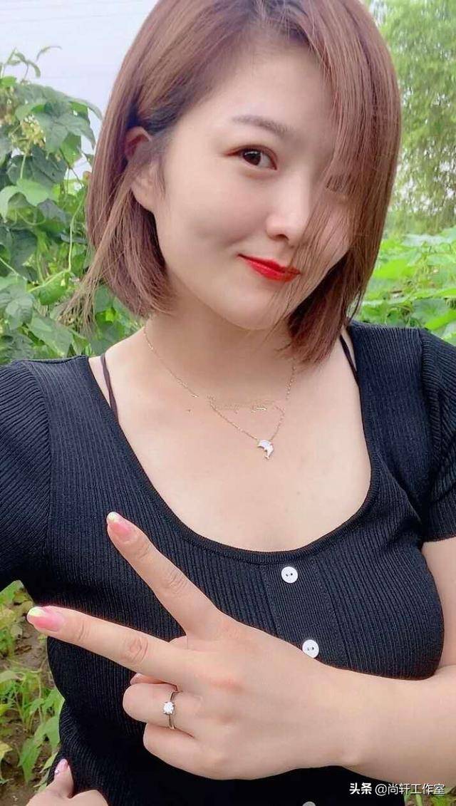 时尚美妇 户外美拍 妩媚迷人