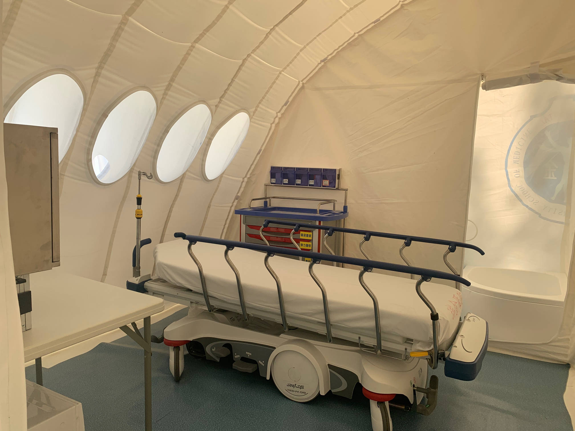 新型方舱医院亮相上海:有正负压隔离病房还可折叠空运