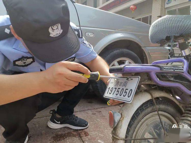 【警务在线】查,扣,罚无牌电动自行车!挂牌即可走