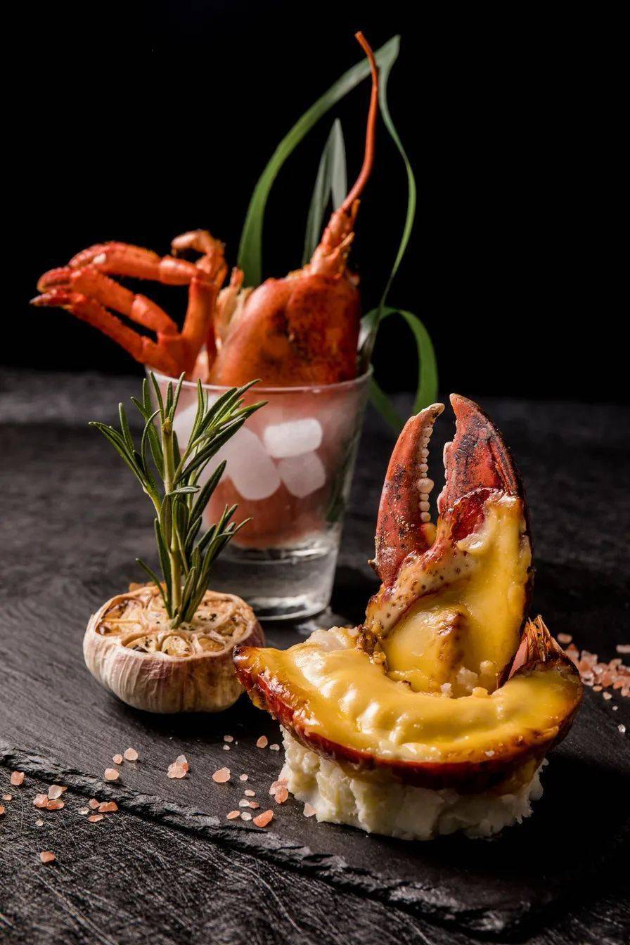 =主菜5选1之海胆酱焗波士顿龙虾=71 味极放题:全场200 海鲜料理任吃