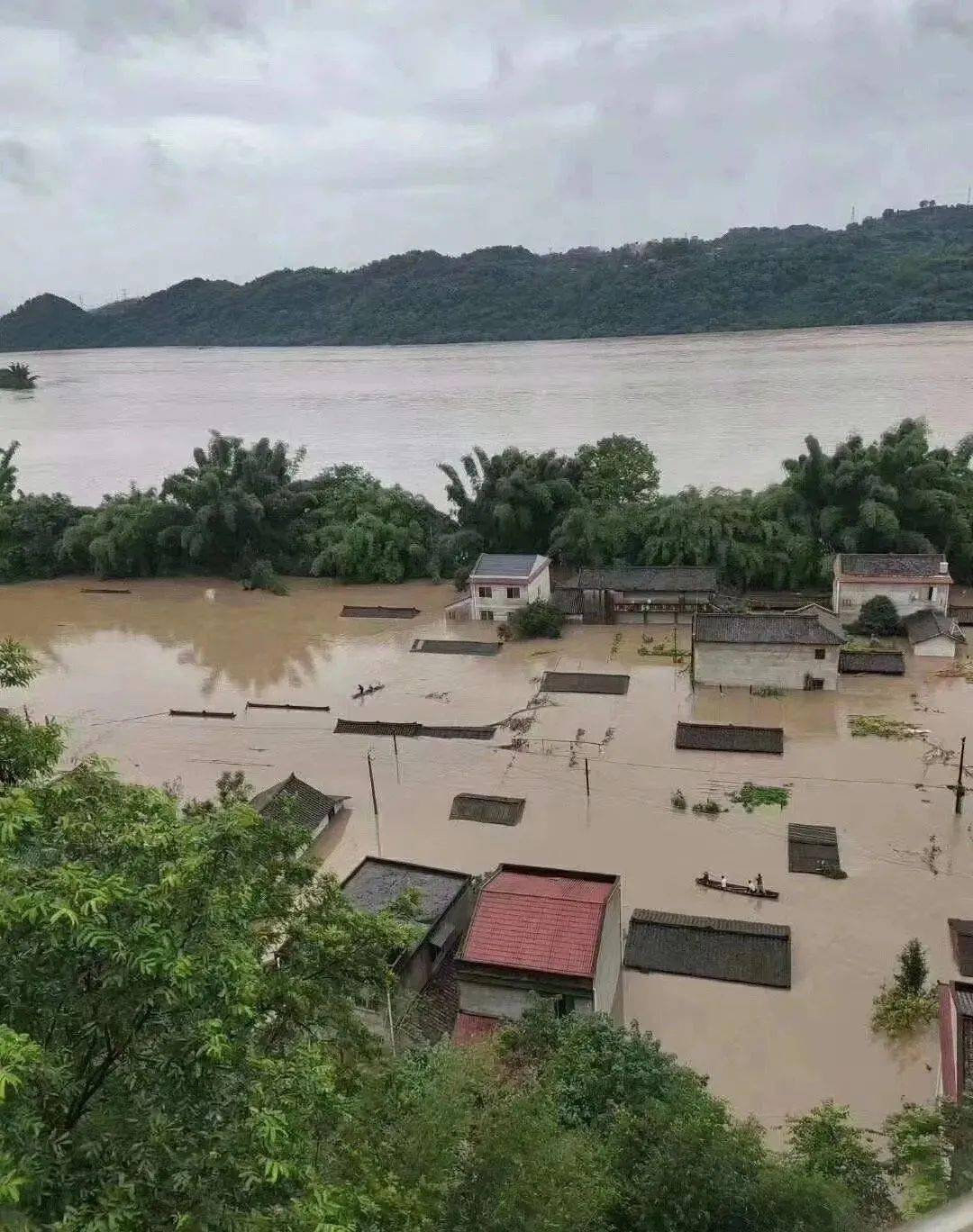 省防汛抗洪指挥部18日消息,目前青衣江雅安城区段已出现百年一遇洪水