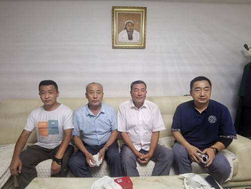 看望国家级非物质文化遗产乌力格尔传承人甘珠尔艺人