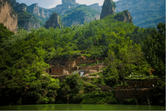 通天峡景区,地处晋,豫两省交界,位于山西省长治市东南部的平顺县,地处