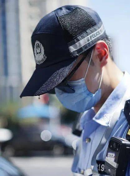 警察故事三重热浪烤验下的90后交警