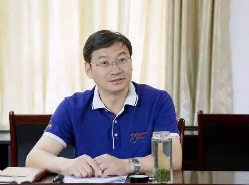 胡俊明优化营商环境助推疫后重振