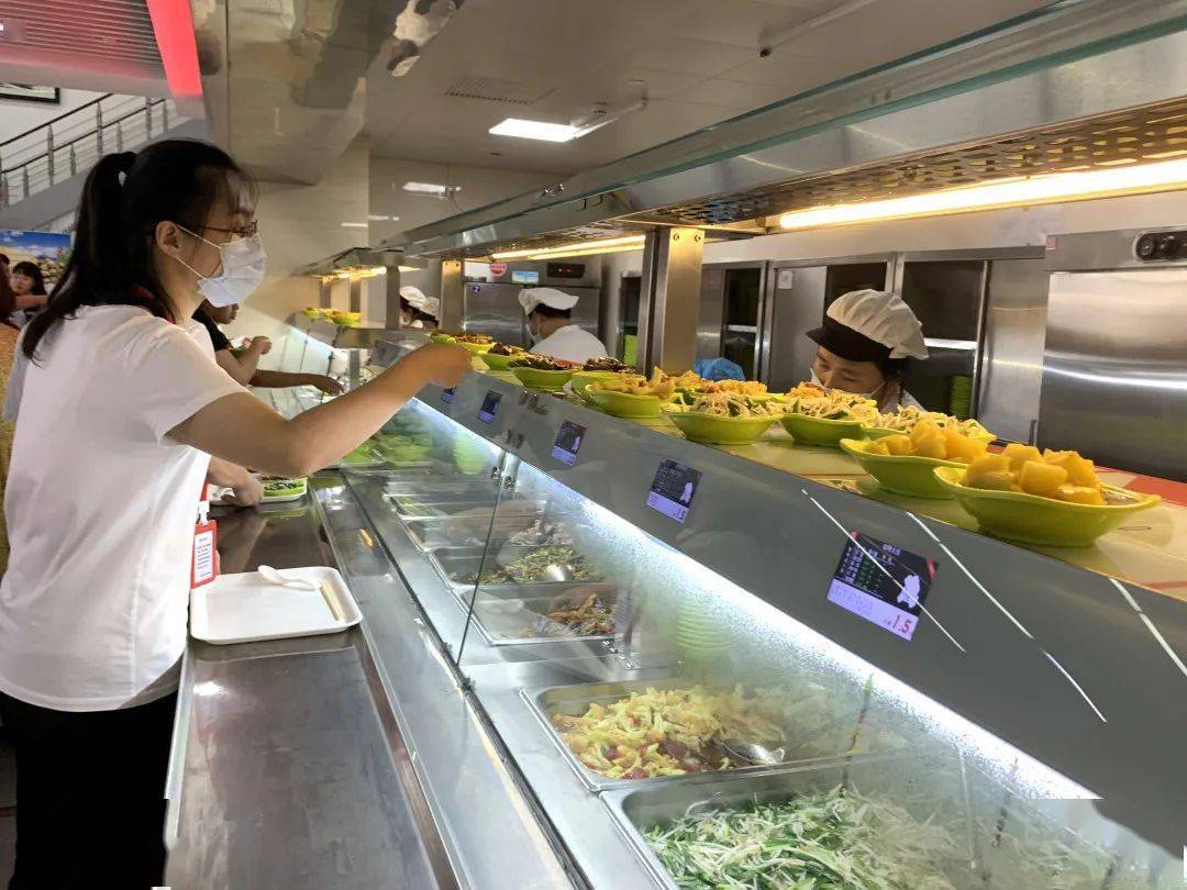 杨浦区机关食堂劲吹舌尖上的节俭风