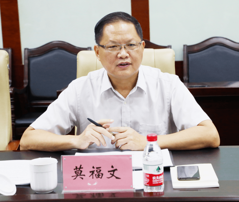 钦州港片区管委,中马钦州产业园区管委副主任莫福文参加会议并讲话.