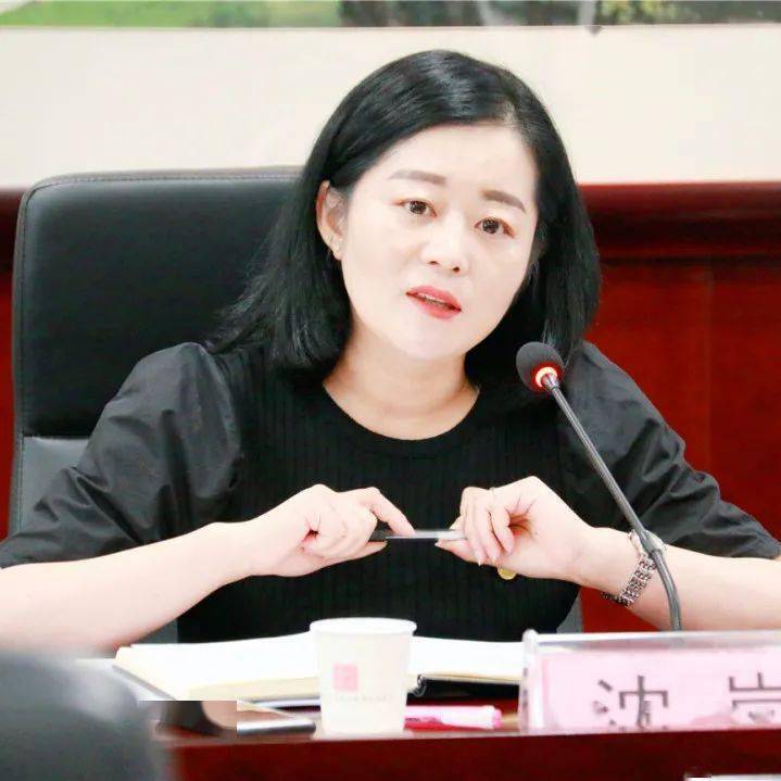 集团党委副书记沈岚主持会议,她希望青年要坚定方向做有志青年,要扎实